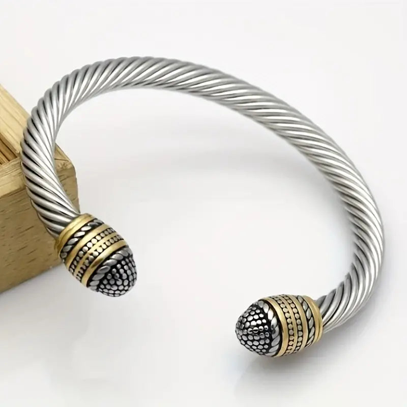 Luciana's Trendy Minimalist Cuff Bangle
