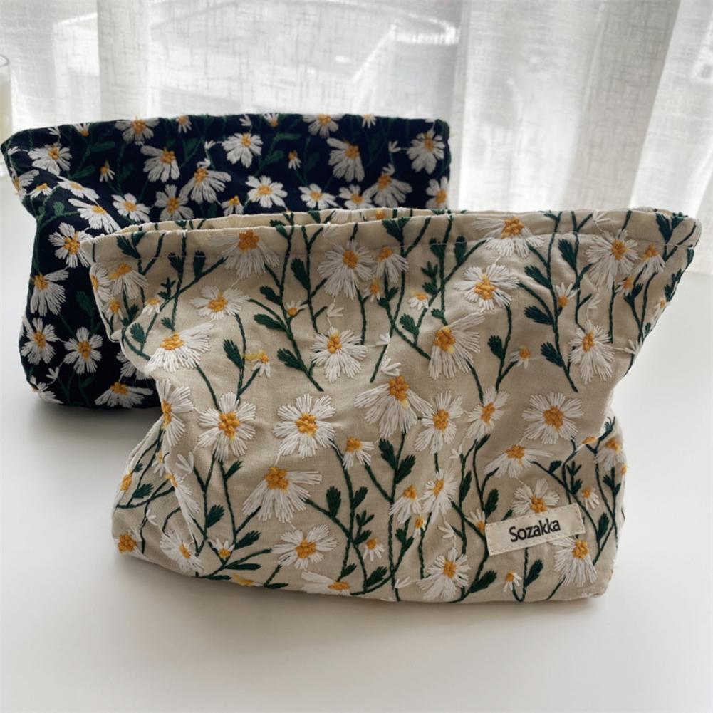 Neceser de maquillaje para niña, impermeable, de gran capacidad, diseño artístico, bordado 3D, estuche de lápices de flores pequeñas, bolsa de almacenamiento de maquillaje de viaje para mujer